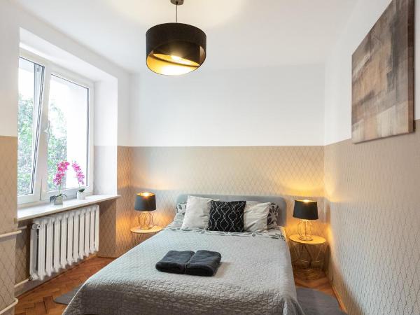 ClickTheFlat Żurawia Street Apart Rooms : photo 1 de la chambre chambre double avec salle de bains commune