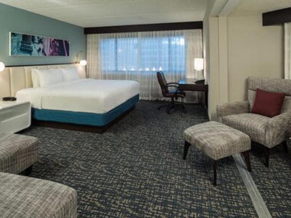 DoubleTree by Hilton Austin Northwest - Arboretum : photo 4 de la chambre chambre lit king-size deluxe