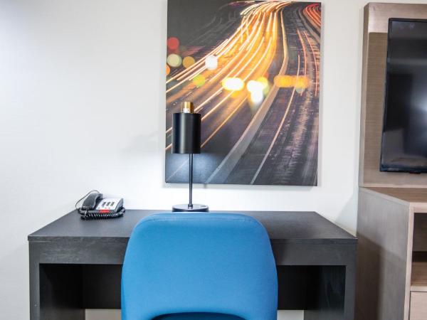 La Quinta by Wyndham Dallas I-35 Walnut Hill Ln : photo 5 de la chambre one-bedroom king suite with bathtub - mobility/hearing accessible - non-smoking