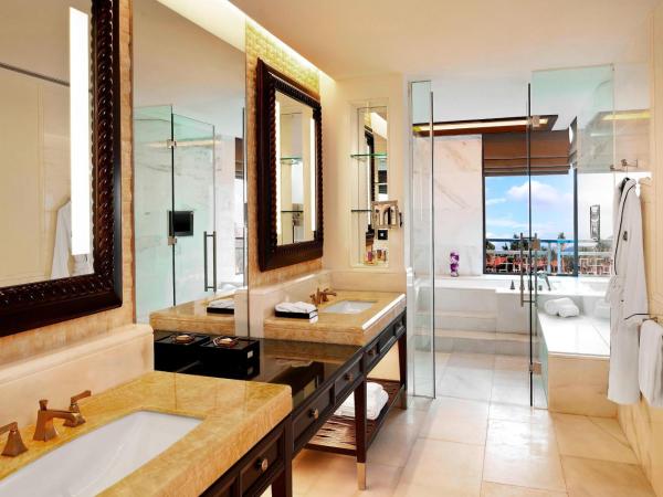 The St. Regis Sanya Yalong Bay Resort : photo 7 de la chambre chambre de luxe océan avec lit king-size et balcon - vue sur océan