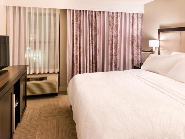 Hampton Inn & Suites Orlando-East UCF : photo 4 de la chambre chambre lit king-size avec canapé-lit - non-fumeurs