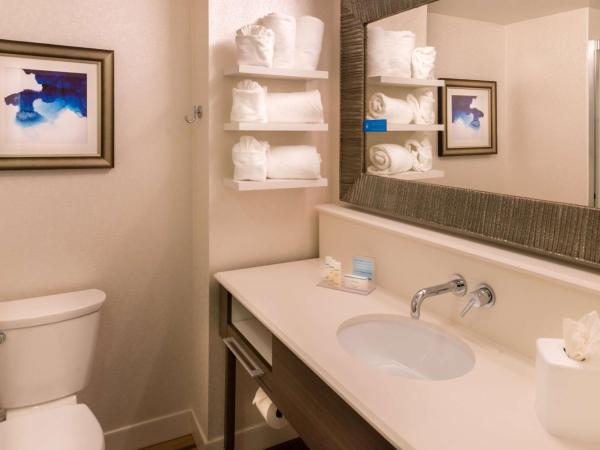 Hampton Inn & Suites Orlando-East UCF : photo 5 de la chambre chambre lit king-size avec canapé-lit - non-fumeurs