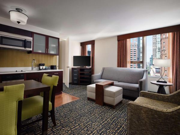 Homewood Suites by Hilton Chicago Downtown - Magnificent Mile : photo 2 de la chambre suite 1 chambre lit king-size
