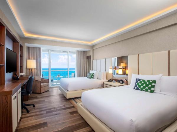 Conrad Fort Lauderdale Beach : photo 1 de la chambre studio avec 2 lits queen-size et vue sur l'océan