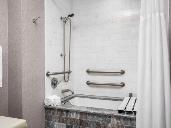 Conrad Fort Lauderdale Beach : photo 5 de la chambre poolside junior suite with mobility accessible tub