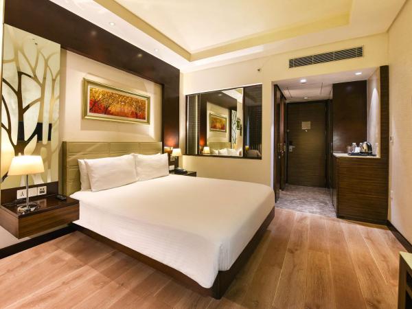 DoubleTree by Hilton Gurugram Baani Square : photo 3 de la chambre chambre lit king-size supérieure