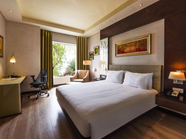 DoubleTree by Hilton Gurugram Baani Square : photo 4 de la chambre chambre lit king-size supérieure