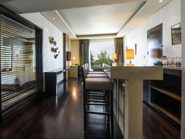 DoubleTree by Hilton Gurugram Baani Square : photo 5 de la chambre suite 1 chambre lit king-size premium