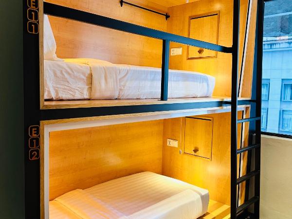 The Bed KLCC : photo 6 de la chambre chambre lits jumeaux privée avec salle de bains commune