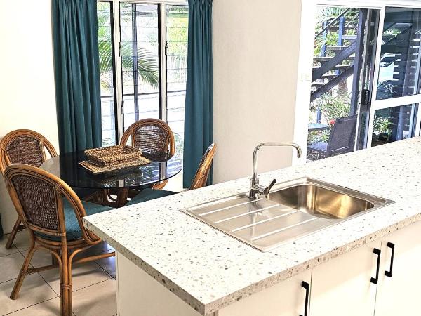 Mango Tree Holiday Apartments : photo 2 de la chambre appartement - rez-de-chaussée