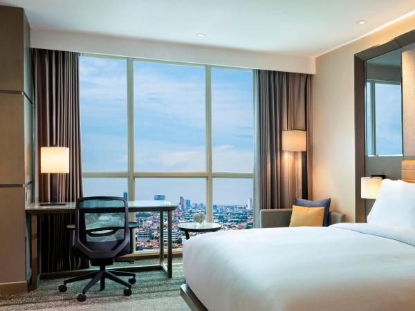 DoubleTree by Hilton Surabaya : photo 1 de la chambre chambre lit king-size