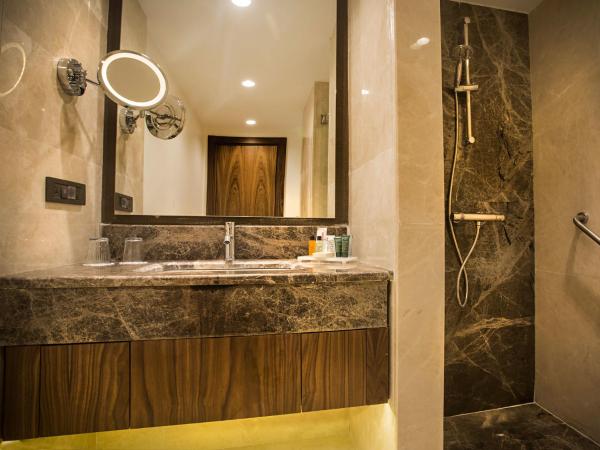 Ramada by Wyndham Istanbul Florya : photo 5 de la chambre chambre lit king-size deluxe