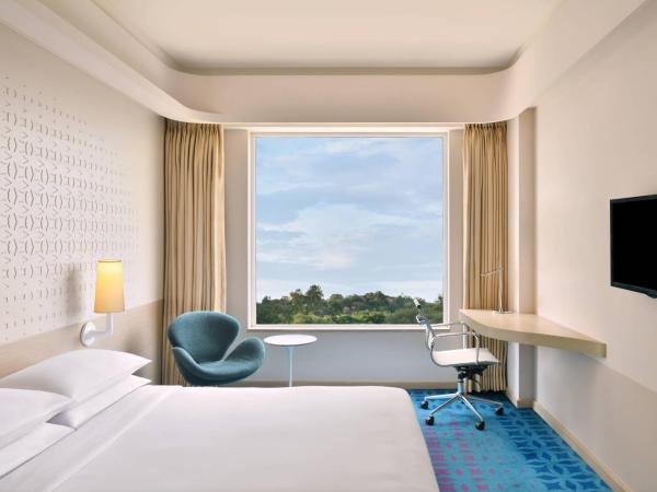 Fairfield by Marriott Hyderabad Gachibowli : photo 1 de la chambre  superior room, 1 queen bed, city view