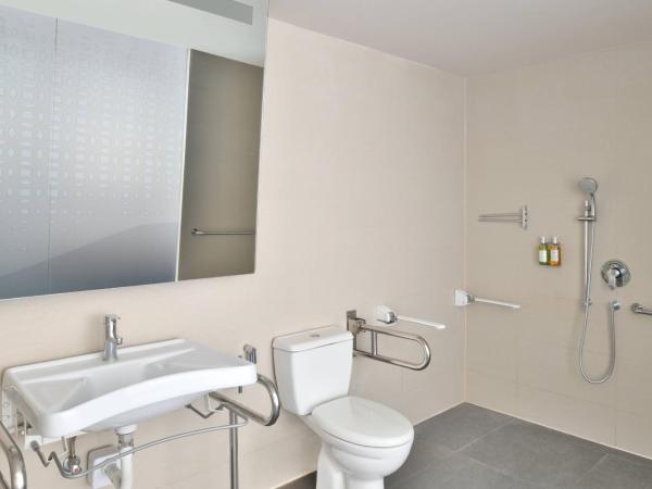 Fairfield by Marriott Hyderabad Gachibowli : photo 9 de la chambre  superior room, 1 queen bed, city view