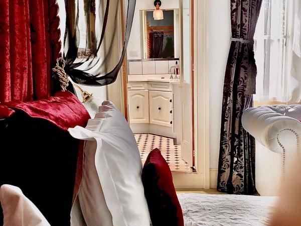 Kurrajong House : photo 9 de la chambre chambre lit king-size newton