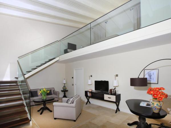 Borgo di Luce I Monasteri Golf Resort & SPA : photo 5 de la chambre suite junior