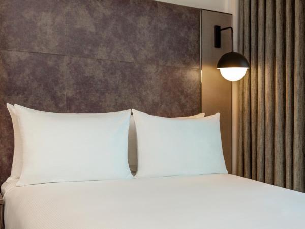 Hilton Aberdeen TECA : photo 2 de la chambre chambre lit king-size