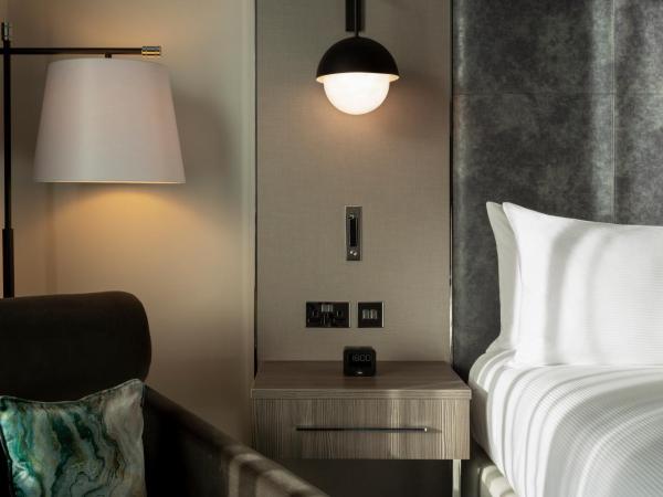 Hilton Aberdeen TECA : photo 3 de la chambre chambre lit king-size