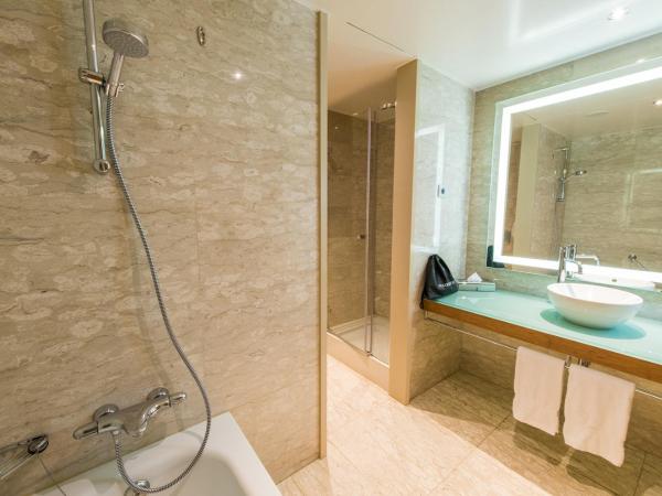 Hilton Diagonal Mar Barcelona : photo 5 de la chambre chambre lit king-size - vue sur mer