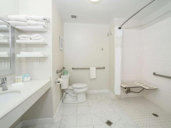 Hampton Inn Jacksonville - East Regency Square : photo 3 de la chambre king room with accessible tub - mobility and hearing access/non-smoking