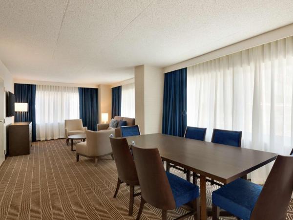 Embassy Suites Boston at Logan Airport : photo 3 de la chambre suite lit king-size exécutive - non-fumeurs