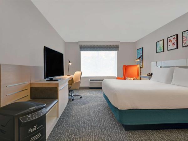 Hilton Garden Inn Jacksonville JTB/Deerwood Park : photo 2 de la chambre chambre lit king-size pour personnes souffrant d'allergie