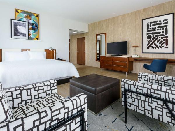 Hampton Inn & Suites Santa Monica : photo 4 de la chambre suite studio lit king-size avec balcon - non-fumeurs
