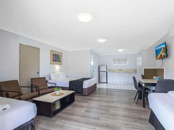 Comfort Inn North Brisbane : photo 2 de la chambre chambre familiale avec 1 lit queen-size et 2 lits simples - non-fumeurs