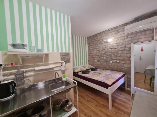 Rooms & Studio Apartments Šibenik : photo 9 de la chambre chambre double
