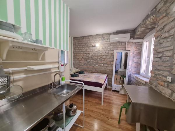 Rooms & Studio Apartments Šibenik : photo 2 de la chambre chambre double