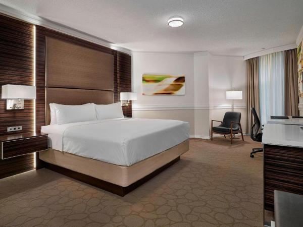 Delta Hotels by Marriott Edmonton Centre Suites : photo 1 de la chambre chambre lit king-size