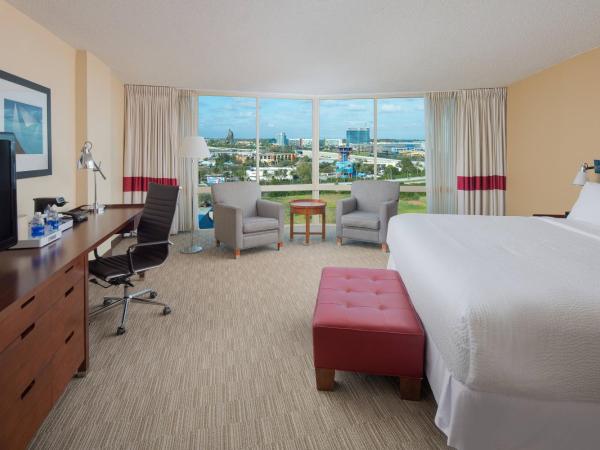Four Points by Sheraton Orlando International Drive : photo 1 de la chambre chambre lit king-size - vue sur ville