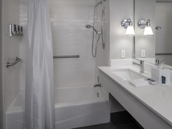 Four Points by Sheraton Orlando International Drive : photo 4 de la chambre chambre lit queen-size pour personnes à mobilité réduite