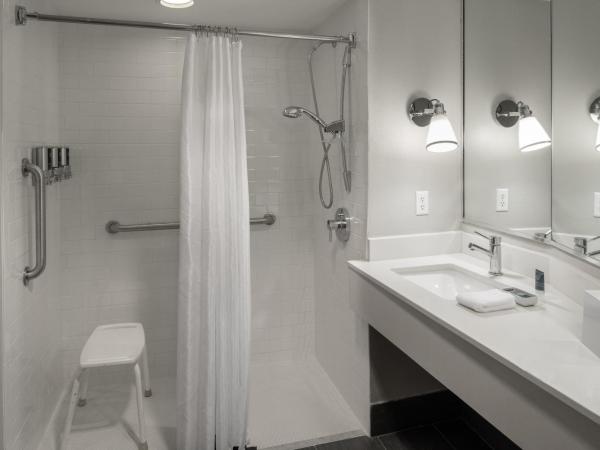 Four Points by Sheraton Orlando International Drive : photo 2 de la chambre chambre lit queen-size pour personnes à mobilité réduite