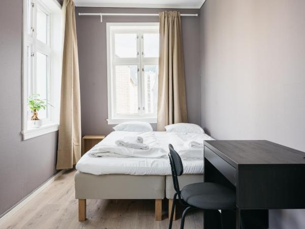 S54 - Private Rooms in the City Center : photo 1 de la chambre chambre triple