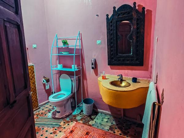 Ryad Zahrat Fes : photo 6 de la chambre chambre double avec salle de bains privative