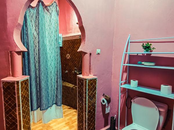 Ryad Zahrat Fes : photo 5 de la chambre chambre double avec salle de bains privative