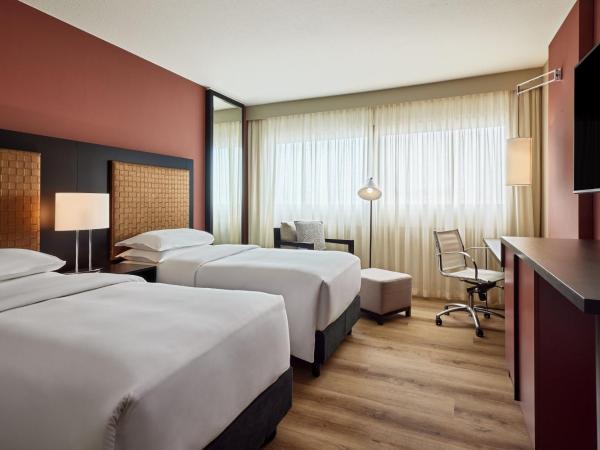 Sheraton Frankfurt Airport Hotel & Conference Center : photo 1 de la chambre chambre lits jumeaux standard
