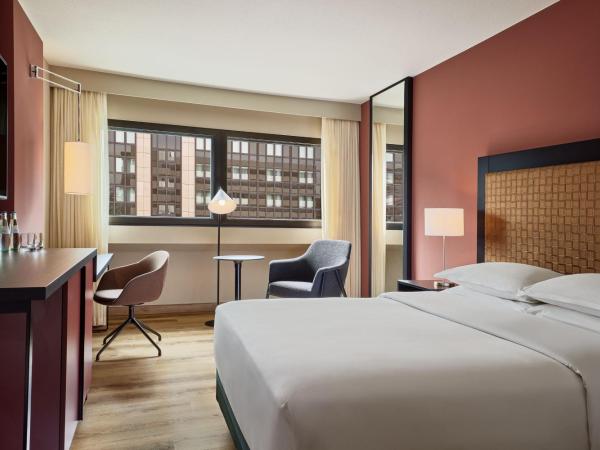 Sheraton Frankfurt Airport Hotel & Conference Center : photo 1 de la chambre chambre premium lit king-size ou lit queen-size 