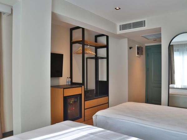 İn The Middle Hotel : photo 6 de la chambre chambre lit queen-size