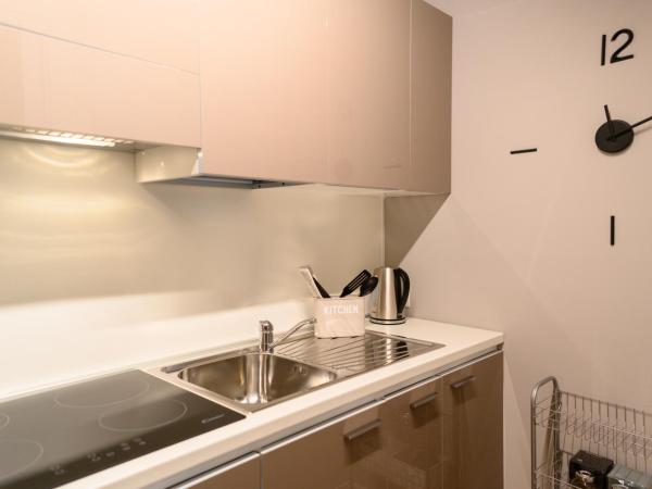 Savoia Suites Torino : photo 2 de la chambre chambre double ou lits jumeaux - vue sur jardin