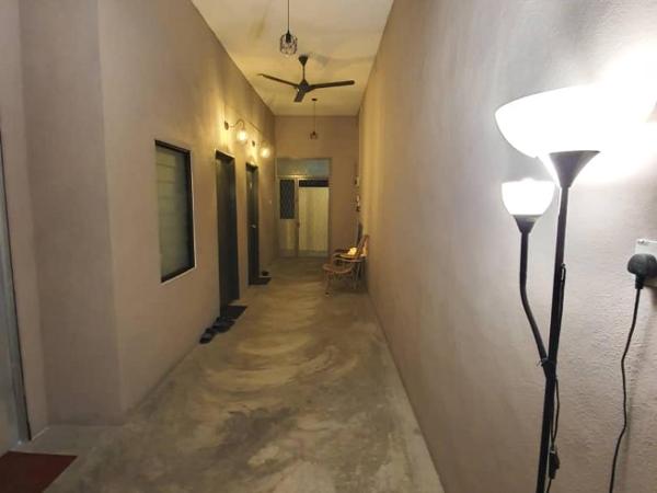 Wayton Express : photo 4 de la chambre chambre triple avec salle de bains privative