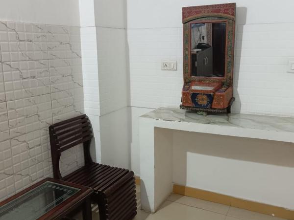 The Royal Lake View Villa : photo 10 de la chambre chambre triple Économique