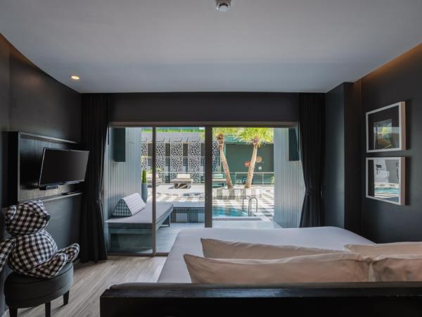 foto Hotel Phuket : photo 1 de la chambre hébergement ozone hall avec baignoire - accès piscine