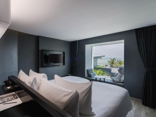 Foto Hotel Phuket Beachfront : photo 1 de la chambre hébergement ocean hall avec baignoire