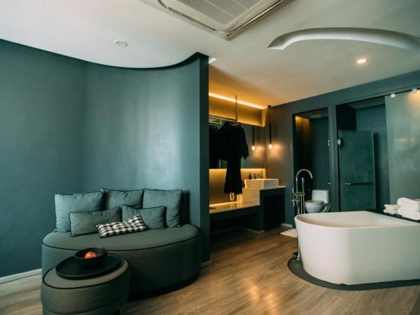 Foto Hotel Phuket Beachfront : photo 5 de la chambre hébergement ocean hall avec baignoire - côté plage