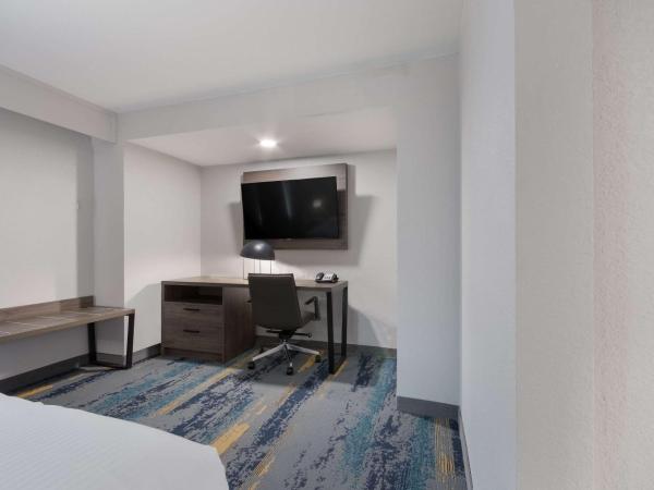 Clarion Pointe OKC Airport : photo 1 de la chambre king suite - non smoking/no pets