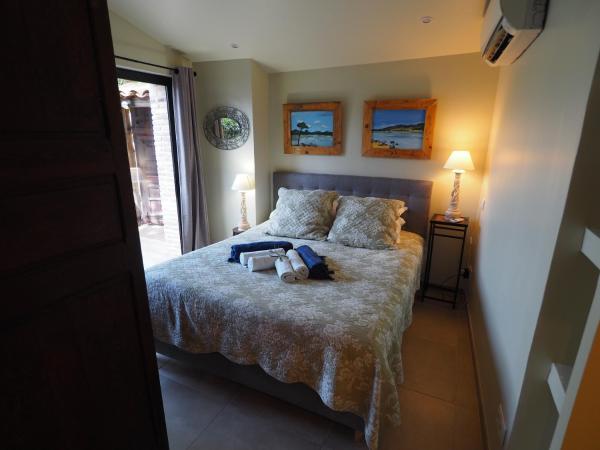 Maranatha, Location de Villas pieds dans l'eau : photo 4 de la chambre chambre double avec salle de bains privative