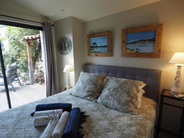 Maranatha, Location de Villas pieds dans l'eau : photo 7 de la chambre chambre double avec salle de bains privative