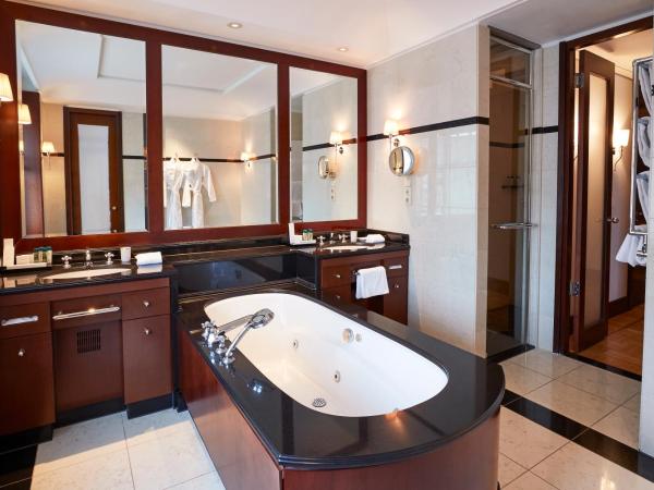 Hotel Adlon Kempinski Berlin : photo 10 de la chambre suite porte de brandebourg